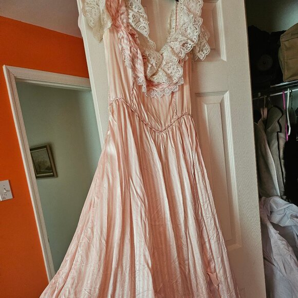 Beautiful hand-Made Southern Belle Satin Ball Gown - Picture 5 of 12